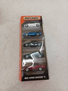 lot 20811 image: Matchbox 5-Pack Die-Cast Toy Vehicles 164 Scale