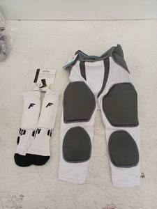 lot 20846 image: Champro White Youth Protective Gear Set w Shin Guard