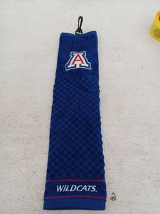 lot 20860 image: Arizona Wildcats Golf Towel w Carabiner Clip