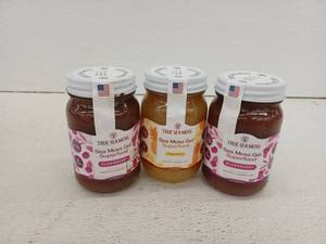 lot 20912 image: True Sea Moss Sea Moss Gel Superfood 3-Pack, 2 Elderberry,  1 Pineapple
