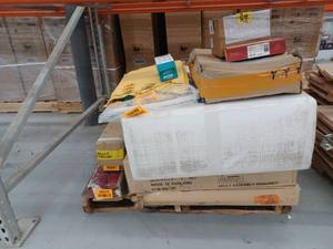 lot 20920 image: Pallet Of Miscellaneous Items