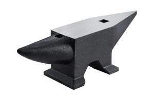 lot 19378 image: VEVOR Cast Steel Anvil, 132 Lbs(60kg) Single Horn Anvil with Large Countertop and Stable Base, High Hardness Rugged Round Horn Anvil Blacksmith, for Bending, Shaping - Retail $325