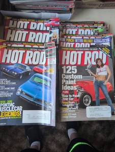 lot 122 image: Hot Rod Magazine Collection 10 Issues 2009-2010