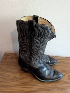 lot 135 image: Laredo Western Cowboy Boots Size 9