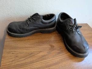 lot 138 image: Black Dress Shoes with Dr.Sholls Gel Insole Mens