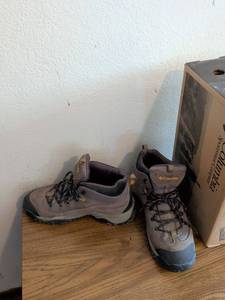 lot 140 image: Columbia WP Trail Meister Mid Hiking Boots YM3111-224 Size 10