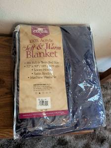 lot 141 image: Cannon 100% Acrylic Soft & Warm Blanket 72 x 90 Full Twin