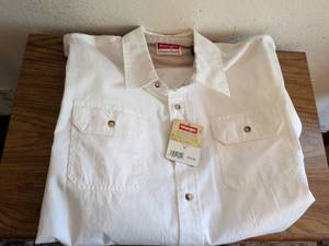 lot 143 image: Wrangler Premium Quality Short Sleeve Shirt XL