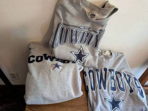 lot 151 image: Lee Sport NFL Dallas Cowboys Sweatshirt Lot 3 Pieces Size M