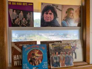 lot 194 image: Vinyl Record Lot Willie Nelson Hank Williams Buck Owens Country Music Albums