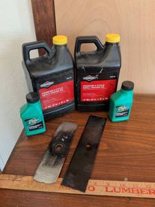 lot 229 image: Briggs & Stratton Premium 4-Cycle Small Engine Oil SAE 30 2 Quart  Quaker State 2-Cycle Oil  Mower Blades Lot