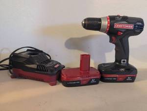 lot 231 image: Craftsman 19.2V Cordless Drill Kit with Batteries and Charger