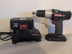 lot 232 image: Craftsman 19.2V Cordless Drill 38 in with Charger
