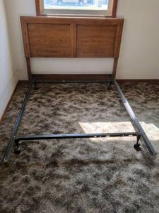 lot 251 image: Queen Size Wood Panel Bed Frame with Metal Support