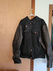 lot 260 image: Harley-Davidson Denim Jacket with Leather Sleeves 2XL