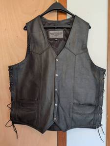 lot 280 image: Dream Apparel Leather Vest Size 50