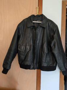 lot 281 image: g-III Black Bomber Jacket LG