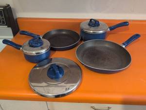 lot 305 image: 5-Piece Cookware Set Blue Handles Pans Pots Lids