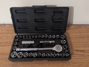 lot 309 image: Ratchet and Socket Set