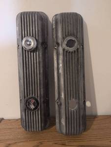 lot 312 image: Finned Valve Covers Pair P-3932417 LH 3965433 LH 3965444 RH Crossed-Flag Emblem