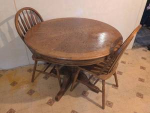 lot 347 image: Round Pedestal Dining Table with 2 Windsor Chairs