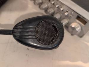 lot 413 image: Uniden PC76XL CB Radio Transceiver with Microphone