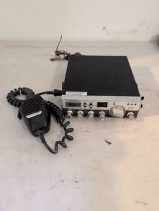 lot 417 image: Realistic SSBAM TRC-451 CB Radio Transceiver with Microphone
