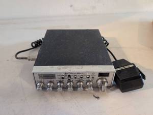 lot 423 image: Cobra 29GTL CB Radio with Microphone