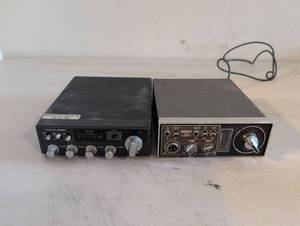 lot 440 image: Realistic TRC-465 SSB Citizens Band Transceiver and Robyn LB-120 40 Channel AM Radio