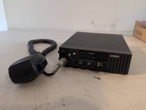 lot 441 image: Uniden PRO538w CB Radio with Microphone