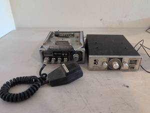 lot 445 image: Midland Model 13-857B CB Radio Transceiver with Audiobox MCB-1000 and Seiki HA-23C