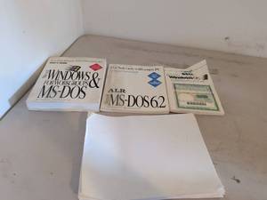 lot 462 image: Microsoft Windows 8 For Workgroups MS-DOS Users Guide 3-Book Lot