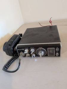 lot 469 image: Royce 8 CB Radio Transceiver with Microphone