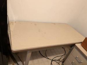 lot 476 image: Utility Table with Light Laminate Top and White Metal Legs