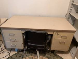 lot 480 image: Office Desk with Drawers and Rolling Chair