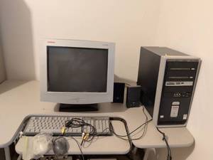 lot 484 image: Compaq Presario Desktop Computer System FS7555 with Monitor Keyboard Mouse Speakers