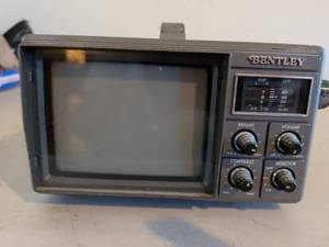 lot 499 image: Bentley BENTLEY-4500 Portable TV Receiver DC 12V 10W