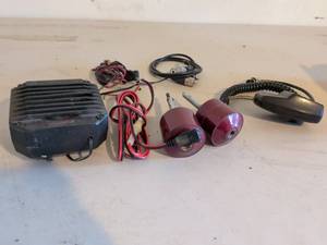 lot 510 image: Audiovox CB Radio Equipment Lot with Amplifier Speakers and Cables