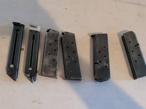 lot 520 image: Lot of 6 Assorted Firearm Magazine Clips