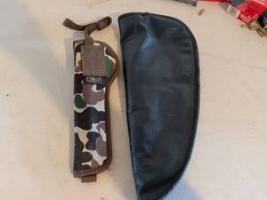 lot 521 image: Uncle Mikes Sidekick Holster with Blue Carrying Case