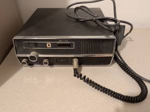lot 527 image: Johnson Messenger 4230 CB Base Station Radio with Microphone