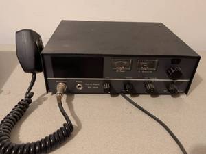 lot 528 image: Pinto 23 Channel Base Station CB Radio with Microphone