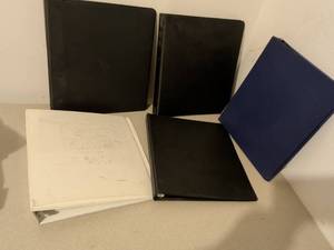 lot 537 image: Ring Binder Lot of 5 Assorted Colors