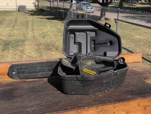 lot 602 image: McCulloch Electramac 3.0hp EM3005-16 Electric Chainsaw