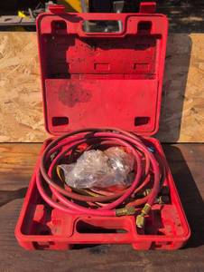 lot 605 image: US General AC Manifold Gauge Set R-134A
