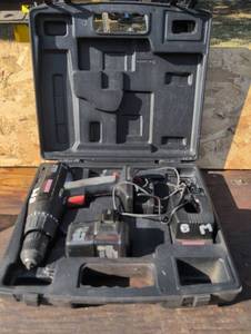 lot 606 image: Craftsman 13.2V Cordless Drill Kit with Battery and Charger