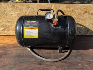 lot 608 image: Central Pneumatic Portable 5 Gallon Air Tank Item 41712