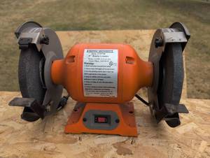 lot 613 image: Central Machinery 8 Inch Bench Grinder 34 HP 115V 3450 RPM Item 39798