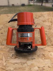 lot 615 image: Black & Decker 34 HP Router 34 Horsepower Double Insulated