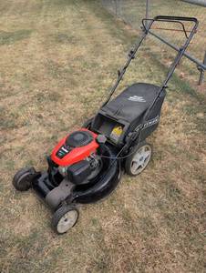 lot 624 image: Poulan KOHLER XT Series XT675 149cc 6.75 HP Lawn Mower